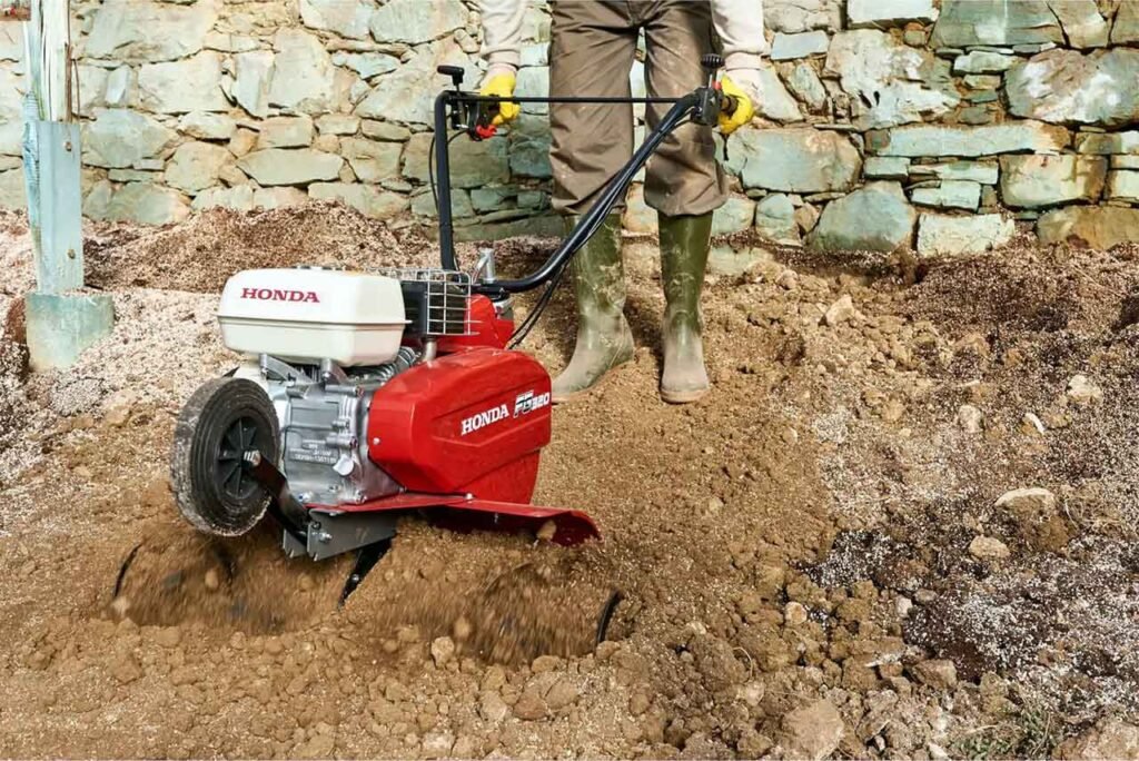 Préparation du sol avec une motobineuse honda